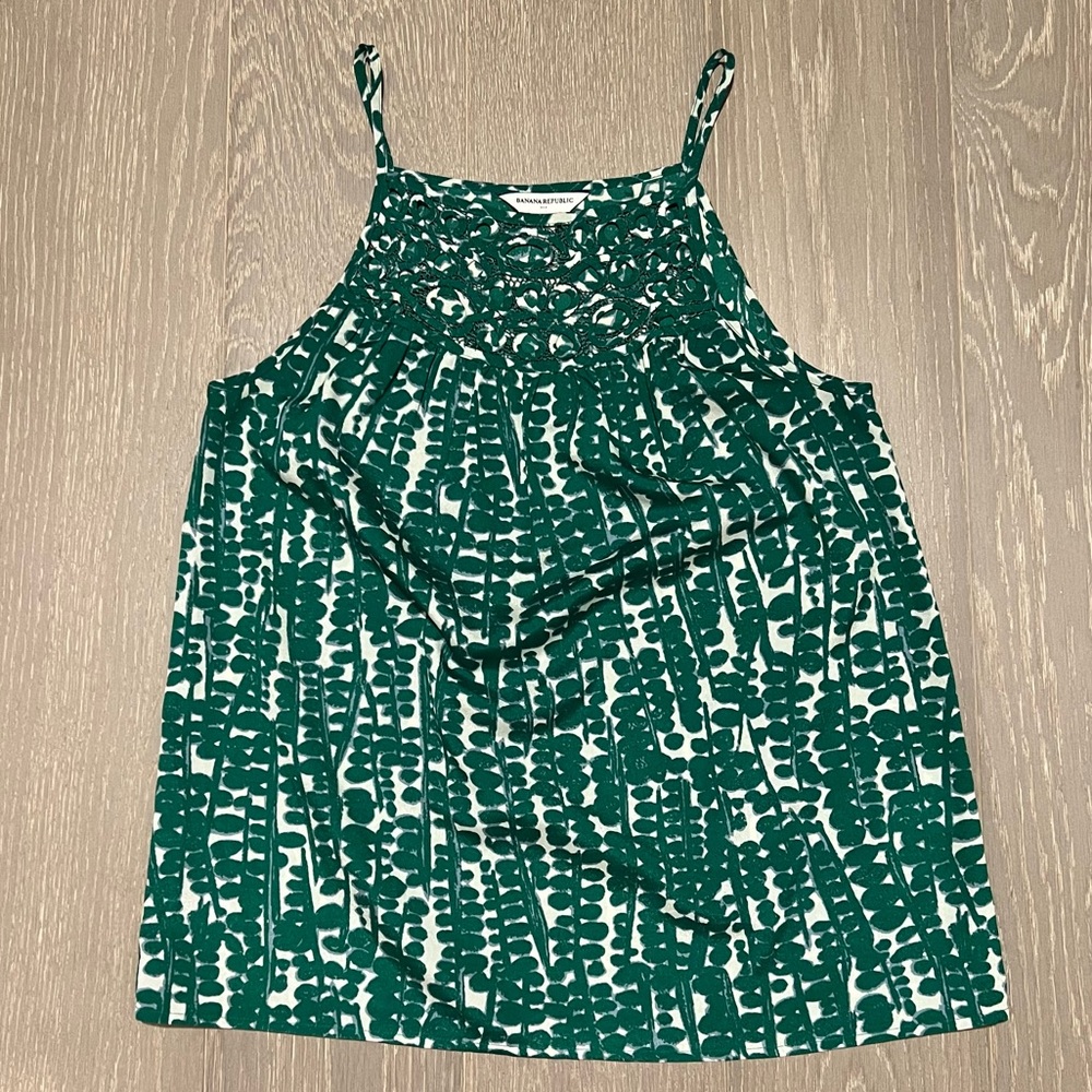 Banana Republic Sleeveless Lace Neckline Shirt